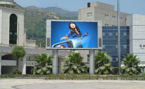 戶外led屏在雨季如何預(yù)防雷電呢？