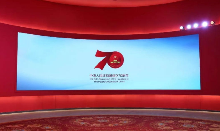 歡度國慶，成都戶外全彩屏綻放光彩